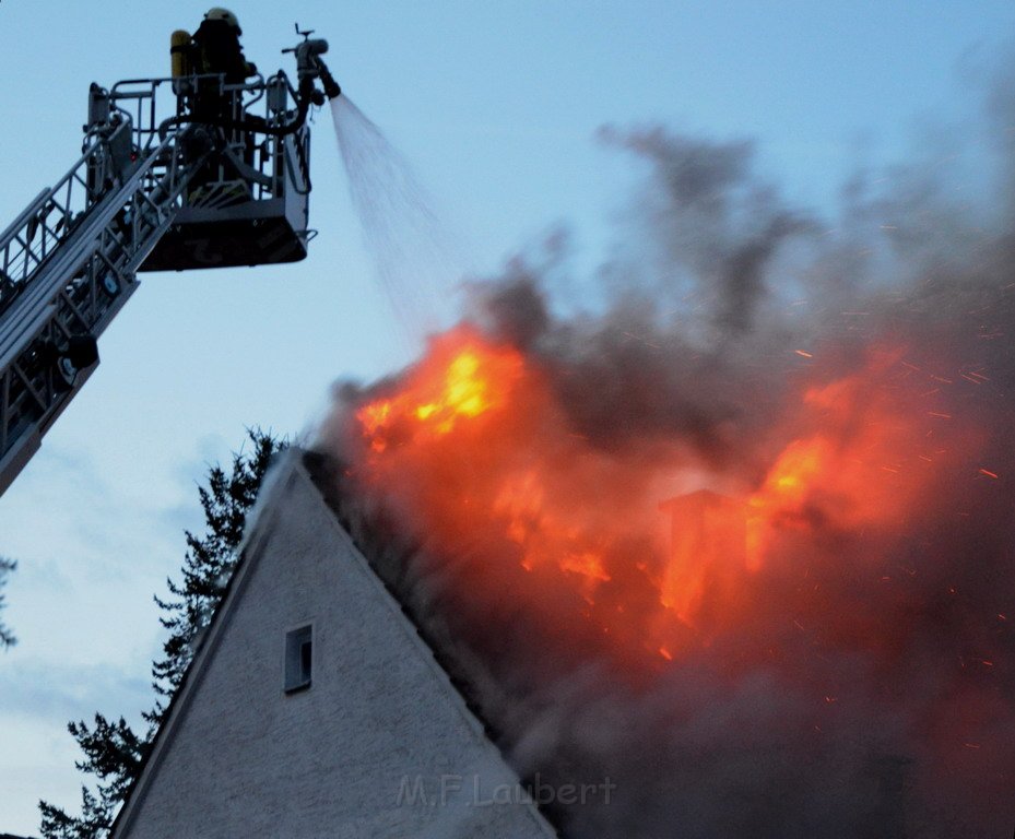 Feuer 2 Koeln Rodenkirchen Schuetzstr P031.JPG